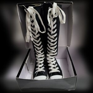 Girls Size 1 Knee High Converse Style Shoe. Inside has zipper for easy wear.